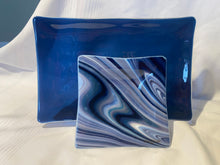 Load image into Gallery viewer, Blue and white swirl